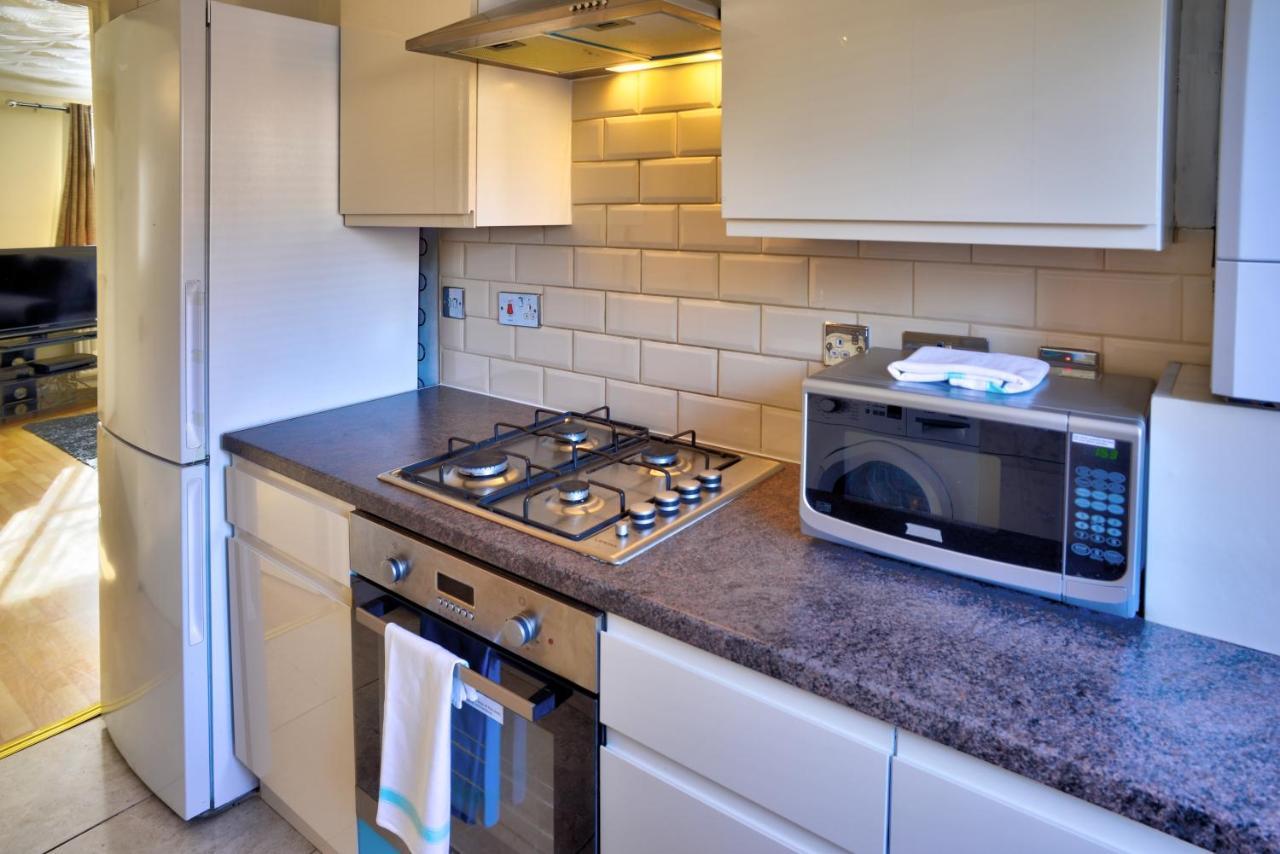 Modern & Spacious - Walk To London Excel- Parking Exterior foto