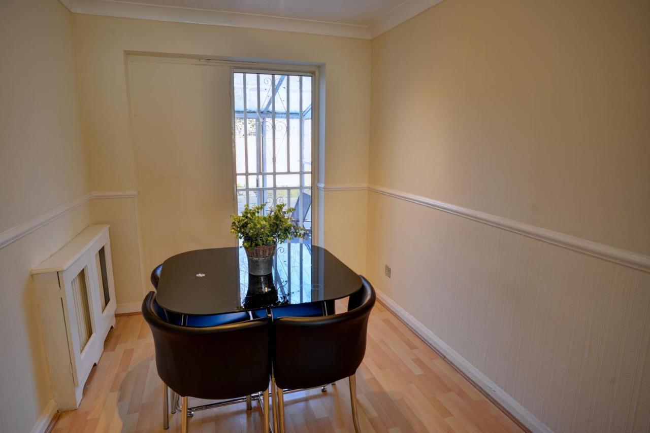 Modern & Spacious - Walk To London Excel- Parking Exterior foto