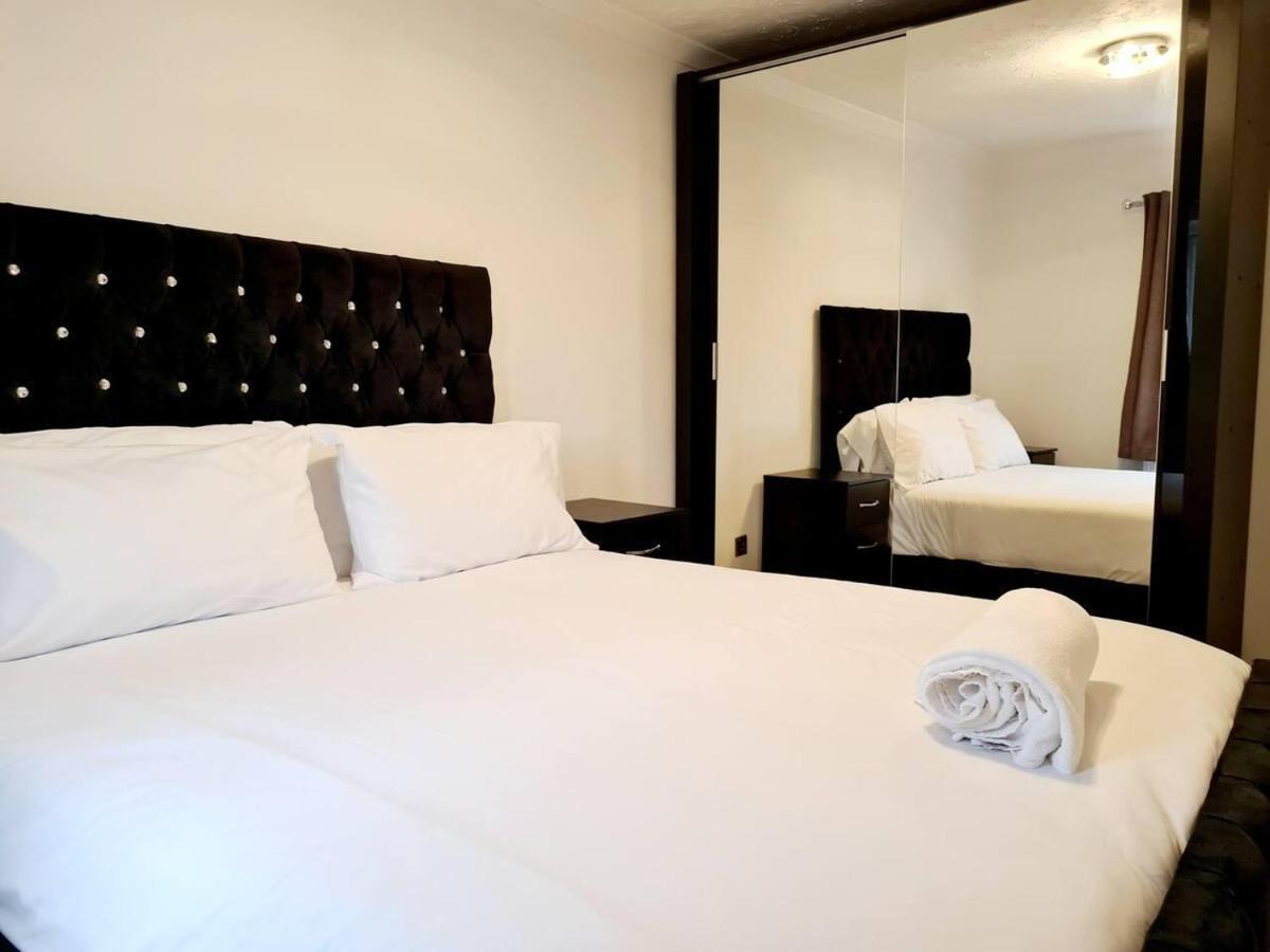 Modern & Spacious - Walk To London Excel- Parking Exterior foto