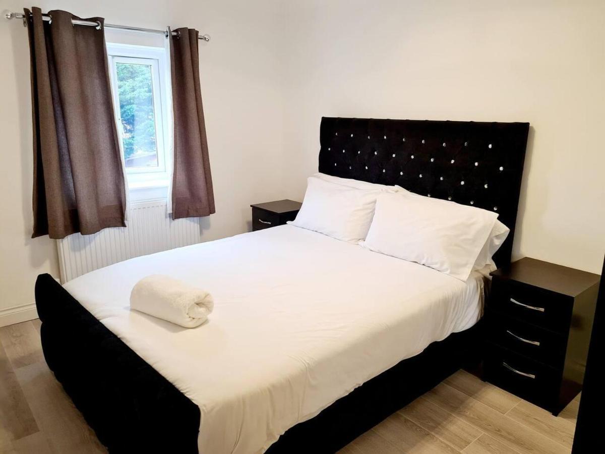 Modern & Spacious - Walk To London Excel- Parking Exterior foto