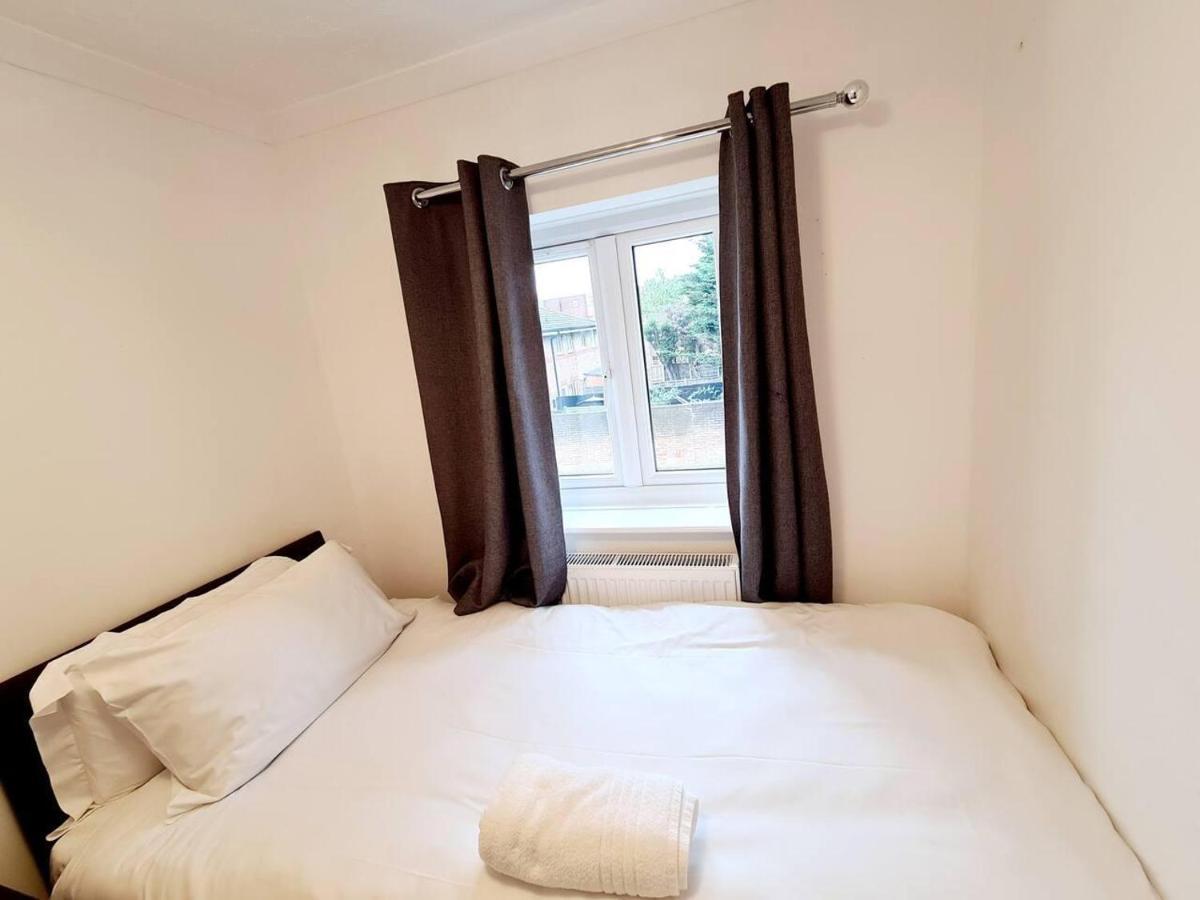 Modern & Spacious - Walk To London Excel- Parking Exterior foto
